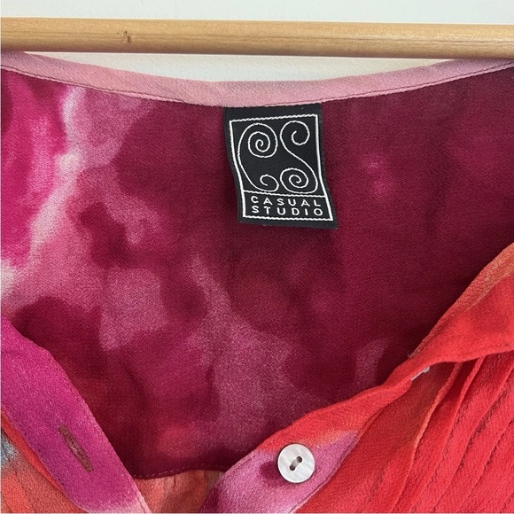 Red and Pink Pleated 3/4 Sleeve Blouse - Picture 3 of 10